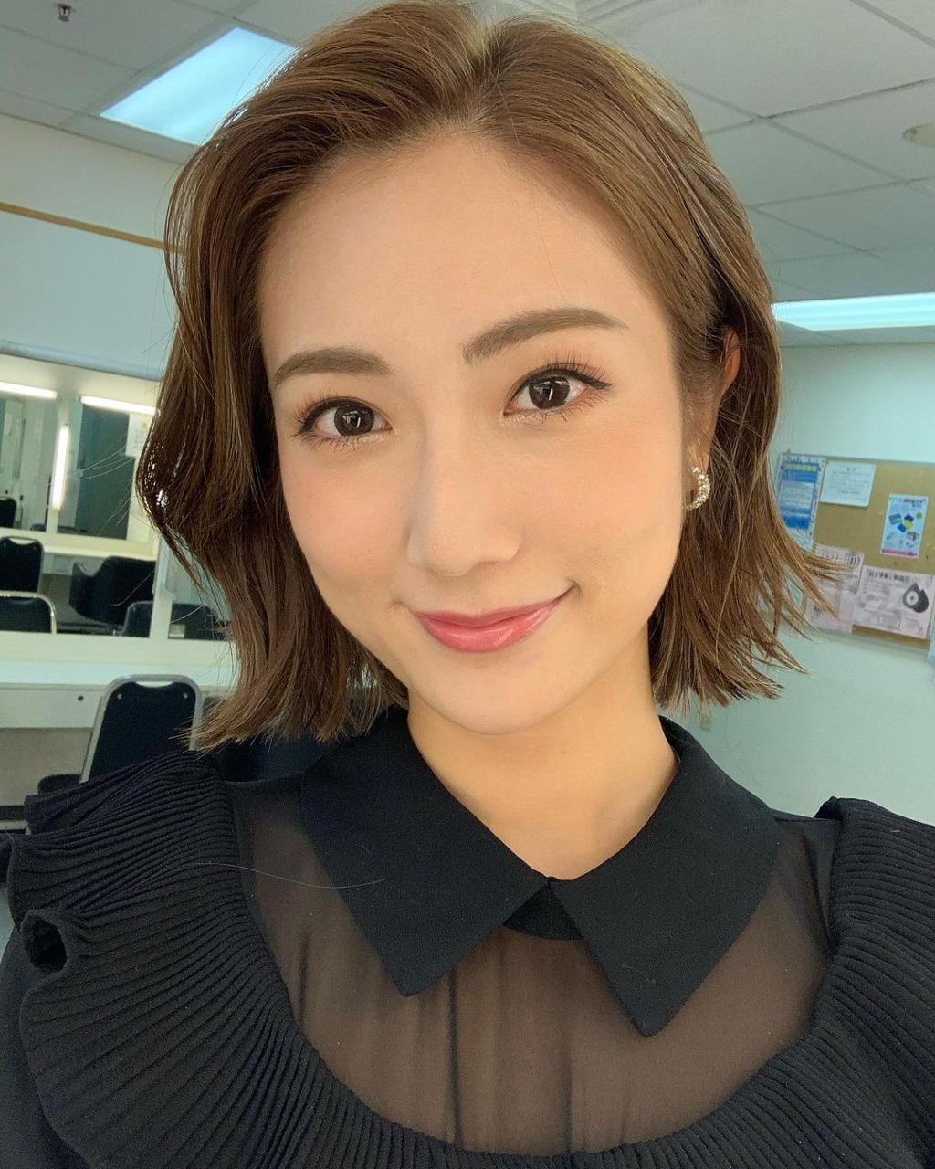 但在她25歲當年，她決定退出娛圈，創辦「修身堂」。